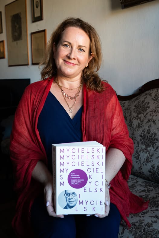 A photo: The author (Beata Bolesławska-Lewandowska) with her book.