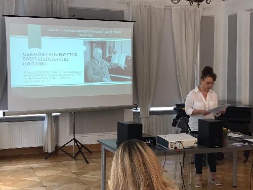 Zdjęcie - Olena Beregowa wygłasza referat na sympozjum